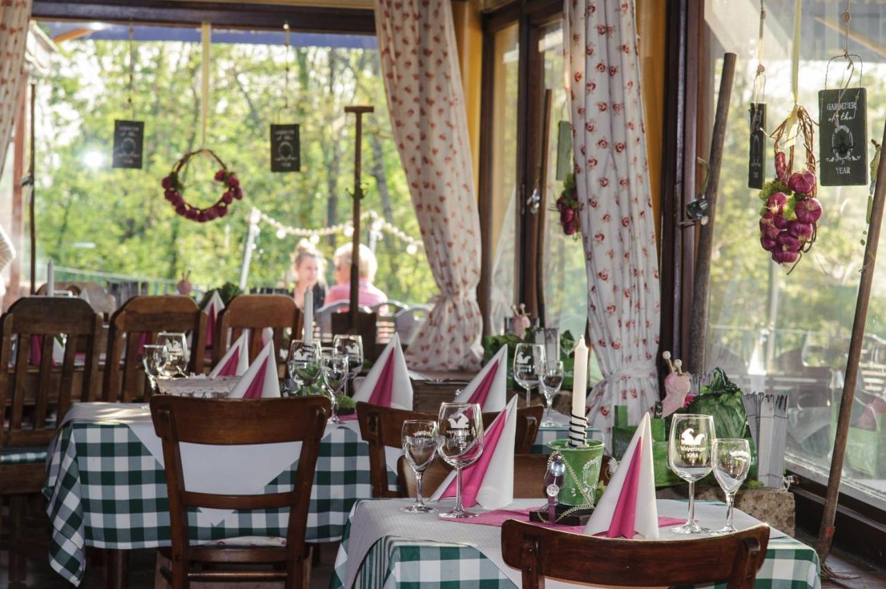 Hotel Merkurwald - Restaurant Wolpertinger Baden-Baden Exterior photo